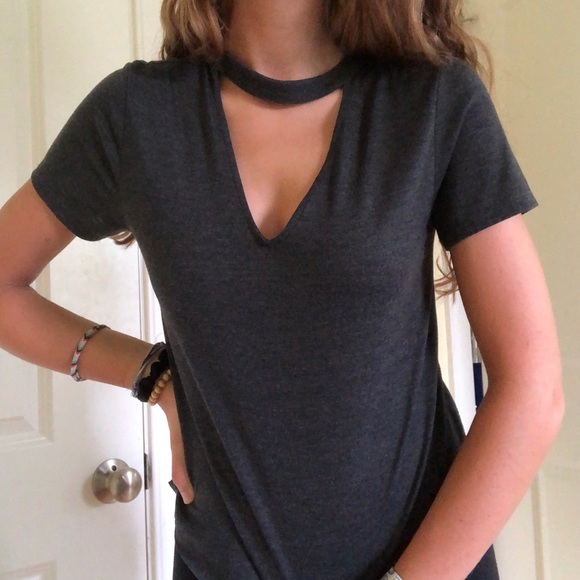 Gray cutout choker T-shirt - Picture 8 of 8